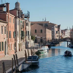 art-painting-apartment-amazing-canal-view.hotelslidodijesolo.com/